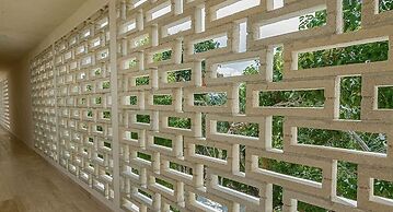 2 Br. Roof W/infinity Pool + Jacuzzi Spacious