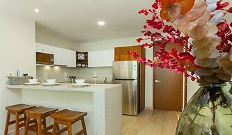 2 Br. Roof W/infinity Pool + Jacuzzi Spacious