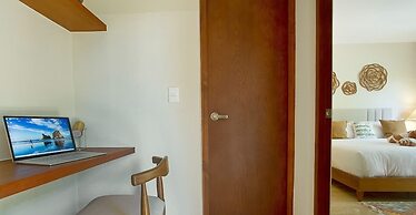 2 Br. Roof W/infinity Pool + Jacuzzi Spacious