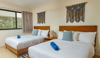 2 Br. Roof W/infinity Pool + Jacuzzi Spacious