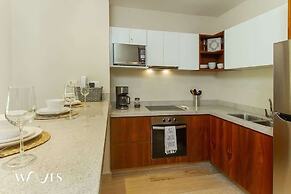 2 Br. Roof W/infinity Pool + Jacuzzi Spacious