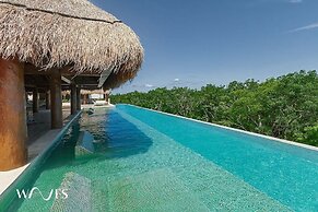 2 Br. Roof W/infinity Pool + Jacuzzi Spacious