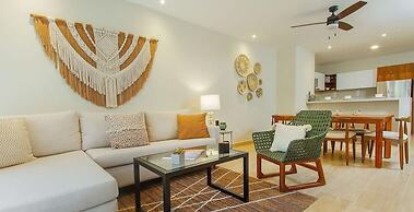 2 Br. Roof W/infinity Pool + Jacuzzi Spacious