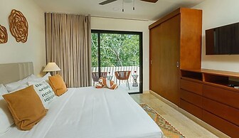 2 Br. Roof W/infinity Pool + Jacuzzi Spacious