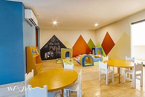 2 Br. Roof W/infinity Pool + Jacuzzi Spacious