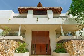 2 Br. Roof W/infinity Pool + Jacuzzi Spacious