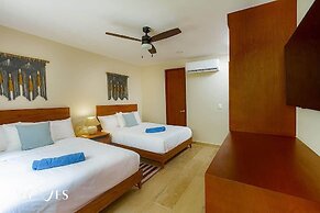 2 Br. Roof W/infinity Pool + Jacuzzi Spacious