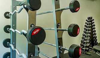 2 Br. Roof W/infinity Pool + Jacuzzi Spacious