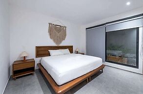 2 BR Great Located Natural Lightning