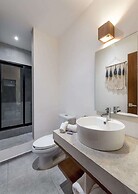 2 BR Great Located Natural Lightning