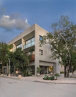 2 BR Great Located Natural Lightning