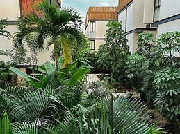 Spacious 2 BR Apartment With Private Pool, Top Amenities