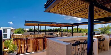 Spacious 2 BR Apartment With Private Pool, Top Amenities