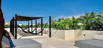 Spacious 2 BR Apartment With Private Pool, Top Amenities