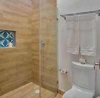 3br. Exclusive TH W/spacious Roof & Private Pool