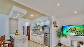 3br. Exclusive TH W/spacious Roof & Private Pool