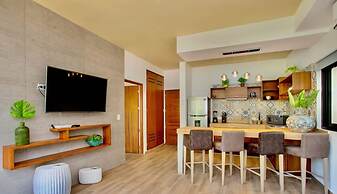 3br. Exclusive TH W/spacious Roof & Private Pool