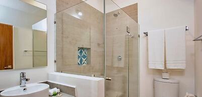 3br. Exclusive TH W/spacious Roof & Private Pool