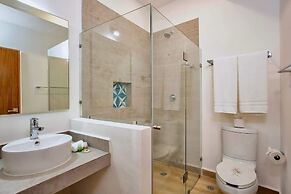 3br. Exclusive TH W/spacious Roof & Private Pool