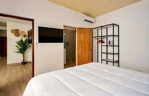 3br. Exclusive TH W/spacious Roof & Private Pool