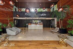 Luminous 1 Br. Steps Away From the Beach