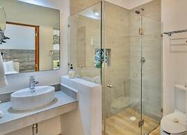 1 BR Apartment With Rooftop Pool Hammocks by Waves Management