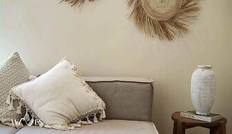 Exclusive Apt. W/private Pool + Surround Speakers