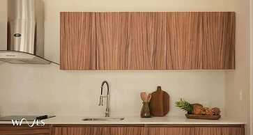 Exclusive Apt. W/private Pool + Surround Speakers