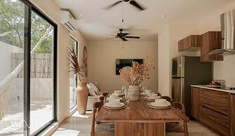 Exclusive Apt. W/private Pool + Surround Speakers