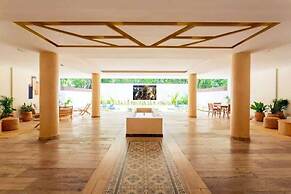 2 BR Amazing Pool Top Amenities Wifi 2FL Gym