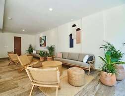 2 BR Amazing Pool Top Amenities Wifi 2FL Gym