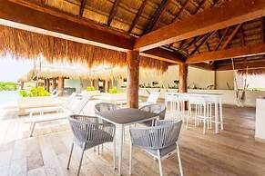 2 BR Amazing Pool Top Amenities Wifi 2FL Gym