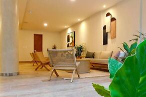2 BR Amazing Pool Top Amenities Wifi 2FL Gym