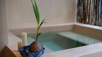 Spacious 3 Br. W/private Pool Exclusive Gym