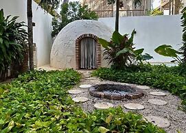 Studio W/private Pool Gym Relaxing Green Areas