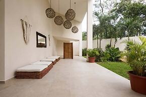 Studio W/private Pool Gym Relaxing Green Areas