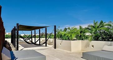 2 Br. Prime Location Amazing Rooftop Pool