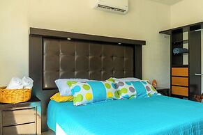Family House with Pool 10 min airport