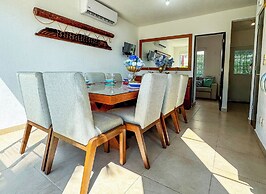 Family House with Pool 10 min airport