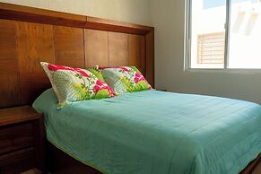 Family House with Pool 10 min airport