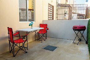 Family House with Pool 10 min airport