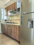 Family House with Pool 10 min airport