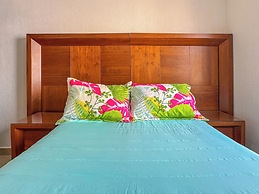 Family House with Pool 10 min airport