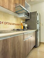 Family House with Pool 10 min airport