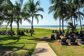 Family House with Pool 10 min airport