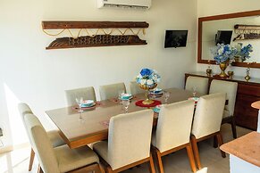 Family House with Pool 10 min airport