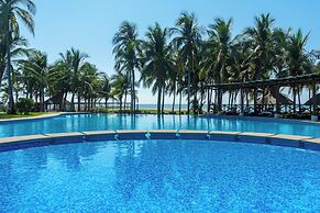 Family House with Pool 10 min airport