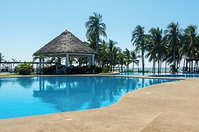 Family House with Pool 10 min airport