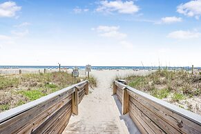 Palms 915- Premier Beachfront Condo