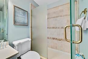 Regency Isle 1102 3 3 2 Covered Parking Spots Penthouse